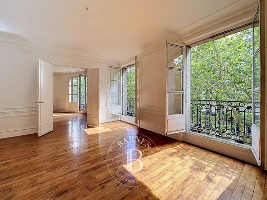 Apartment in Tour Eiffel, Invalides – Ecole Militaire, Saint-Thomas d’Aquin, Paris