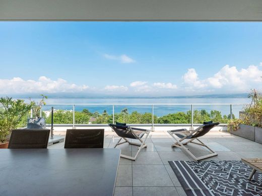 Apartment / Etagenwohnung in Évian-les-Bains, Haute-Savoie