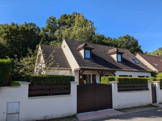 Luxury home in Bois-le-Roi, Seine-et-Marne