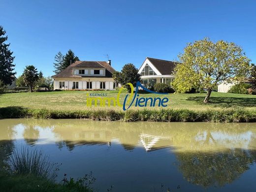 Luxury home in Nieuil-l'Espoir, Vienne