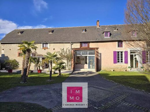 Luxury home in Tarbes, Hautes-Pyrénées