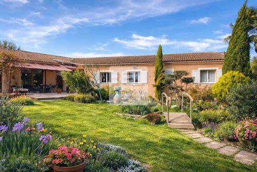 Maison de luxe à Saint-Saturnin-lès-Avignon, Vaucluse