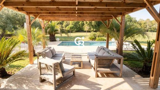 Luxury home in Blanquefort, Gironde