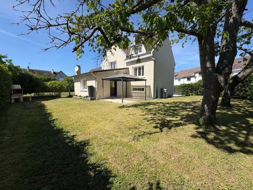 Luksusowy dom w Plaisir, Yvelines