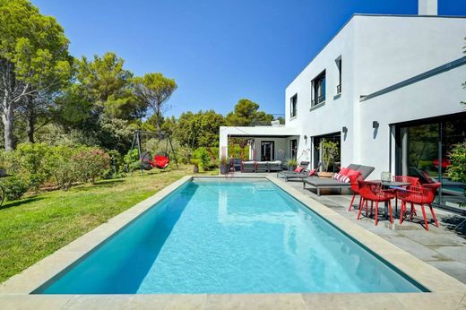 Villa in Lambesc, Bouches-du-Rhône