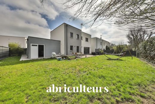 Luxury home in Luzarches, Val d'Oise