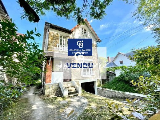 Luxury home in Le Vésinet, Yvelines