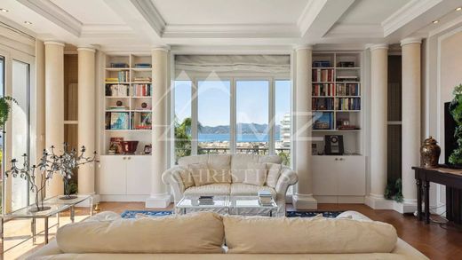 Apartment / Etagenwohnung in Cannes, Alpes-Maritimes