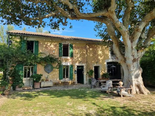 Cabannes, Bouches-du-Rhôneの高級住宅