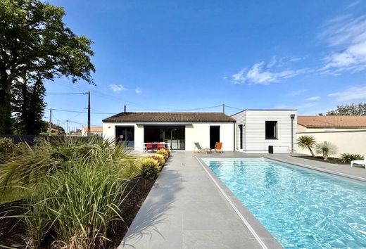 Luxury home in Corsept, Loire-Atlantique