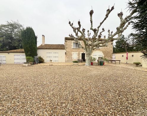 Rural or Farmhouse in Tarascon, Bouches-du-Rhône