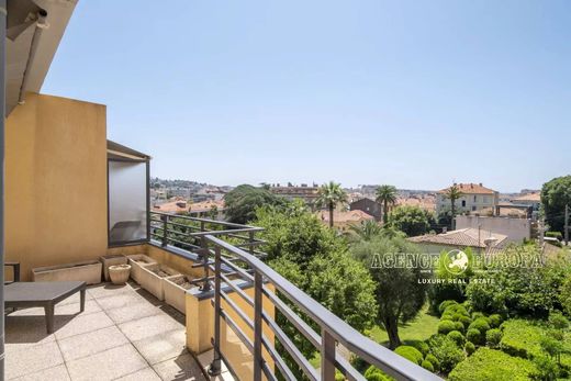 Apartment / Etagenwohnung in Cannes, Alpes-Maritimes