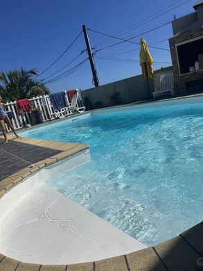 Apartment / Etagenwohnung in Saint-Pierre, Réunion