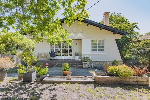 Luxury home in Pyla sur Mer, Gironde