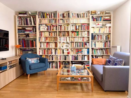 Apartment in Canal Saint Martin, Château d’Eau, Porte Saint-Denis, Paris