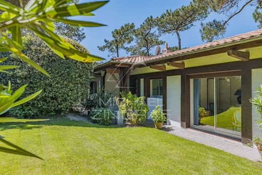 Luxury home in Pyla sur Mer, Gironde