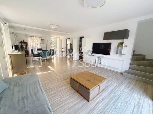 Canet-en-Roussillon, Pyrénées-Orientalesの高級住宅