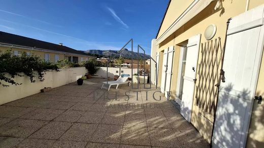 Appartamento a Aubagne, Bocche del Rodano