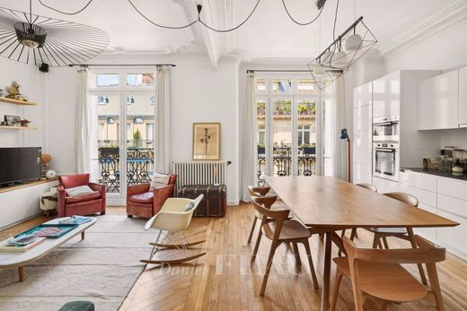 Apartment / Etagenwohnung in Motte-Picquet, Commerce, Necker, Paris