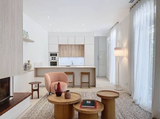 Apartment / Etagenwohnung in Cannes, Alpes-Maritimes