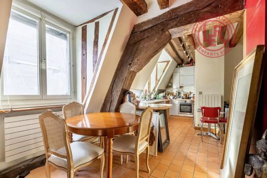 Apartment / Etagenwohnung in Temple, Rambuteau – Francs Bourgeois, Réaumur, Paris