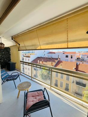 Apartment / Etagenwohnung in Cannes, Alpes-Maritimes