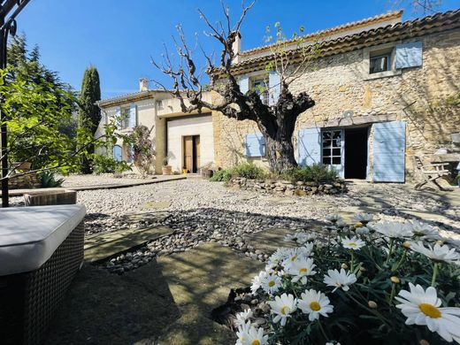 Boerderij in Sainte-Cécile-les-Vignes, Vaucluse