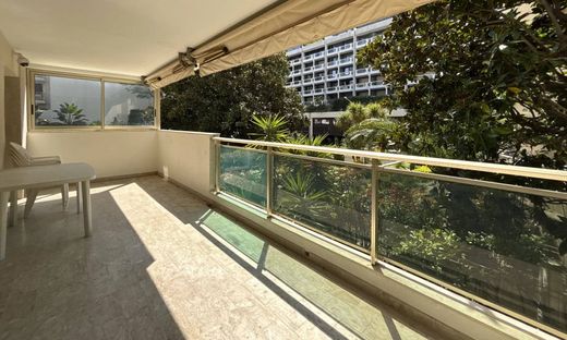 Apartment / Etagenwohnung in Cannes, Alpes-Maritimes