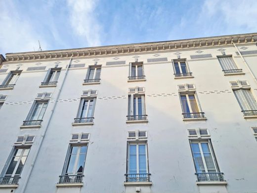 Apartment in Villefranche-sur-Saône, Rhône
