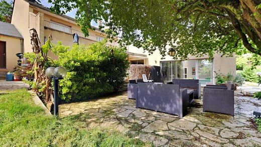 Luxe woning in Le Mesnil-le-Roi, Yvelines