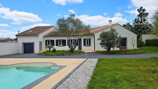 Luxury home in Saint-André-de-Cubzac, Gironde