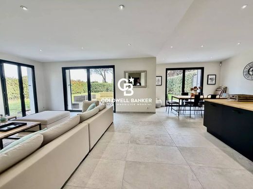 Luxury home in Cavalaire-sur-Mer, Var