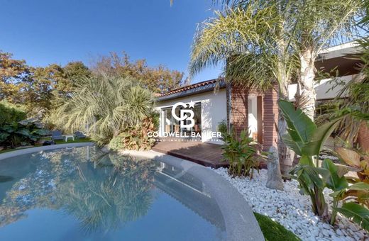 Villa in Ille-sur-Têt, Pyrénées-Orientales