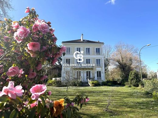 منزل ﻓﻲ Le Vésinet, Yvelines