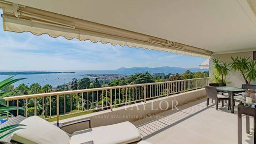 Apartment / Etagenwohnung in Cannes, Alpes-Maritimes