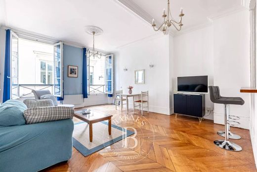 Apartment in Champs-Elysées, Madeleine, Triangle d’or, Paris