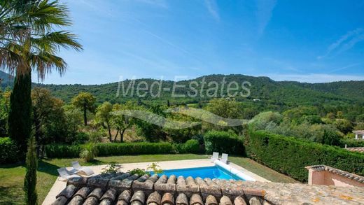 빌라 / Le Plan-de-la-Tour, Var