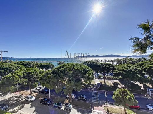 カンヌ, Alpes-Maritimesのアパートメント