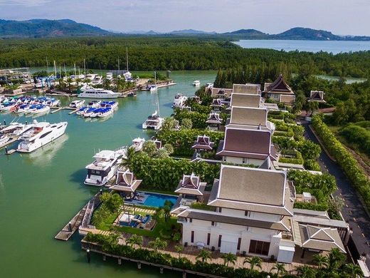 Villa in Mueang Phuket, Phuket Province