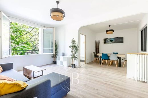 Apartment in Buttes-Chaumont, Villette, Bas Belleville, Paris