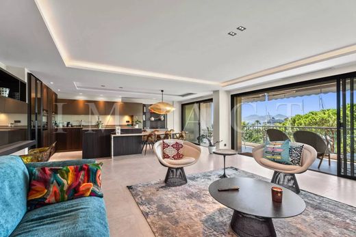 Apartment / Etagenwohnung in Cannes, Alpes-Maritimes