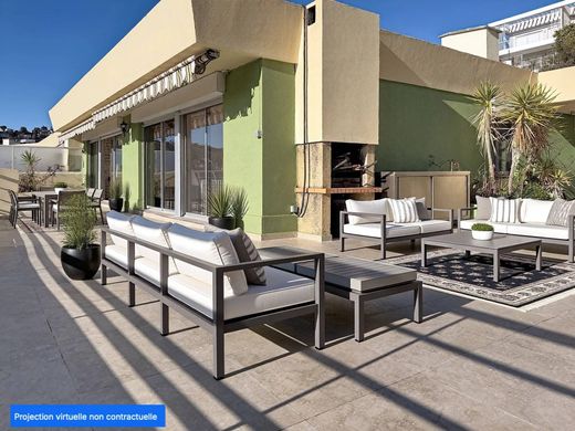 Apartment / Etagenwohnung in Nizza, Alpes-Maritimes