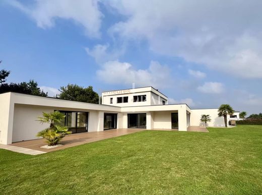 Luxus-Haus in Lannion, Côtes-d'Armor