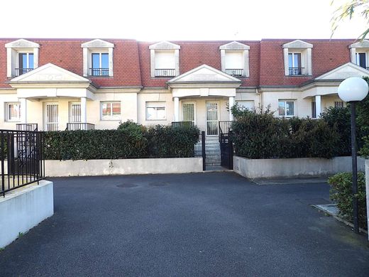 Residential complexes in Neuilly-Plaisance, Seine-Saint-Denis