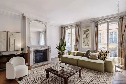 ﺷﻘﺔ ﻓﻲ Tour Eiffel, Invalides – Ecole Militaire, Saint-Thomas d’Aquin, Paris