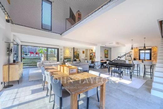 Villa en Roquefort-les-Pins, Alpes Marítimos