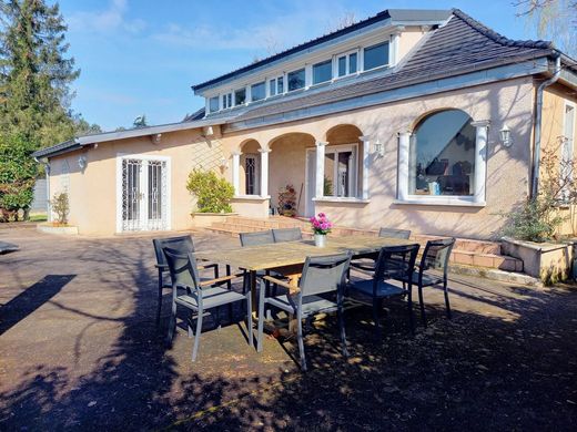 Luxury home in Chartrettes, Seine-et-Marne