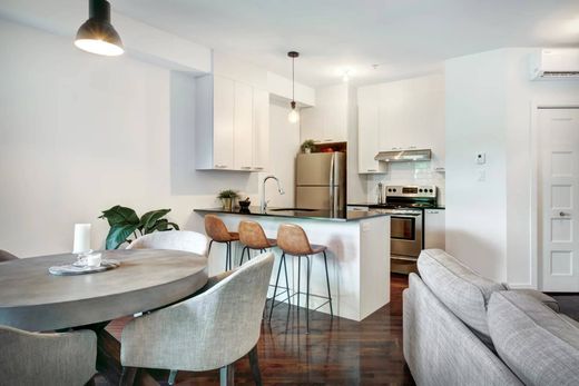 Apartment / Etagenwohnung in Belleville, Père-Lachaise, Ménilmontant, Paris