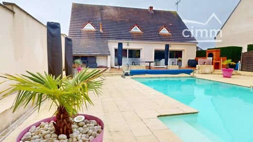 Luxury home in Saint-Cyr-en-Val, Loiret