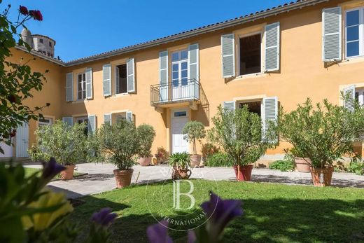 Luxe woning in Charly, Rhône